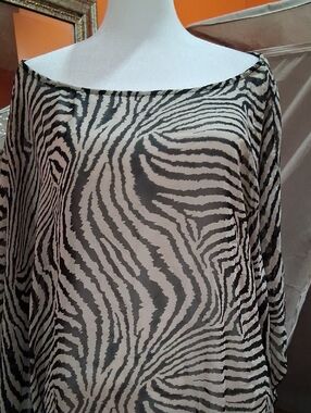 2B Bebe Zebra-Print Boatneck Tunic in Black and Cream